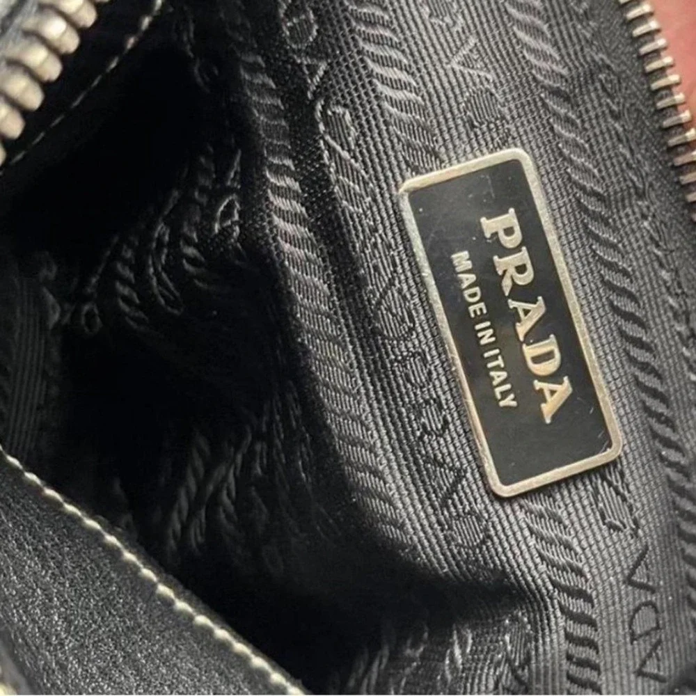 Authentic Prada Vitello Daino LeatherShoulder Bag - Picture 5 of 8